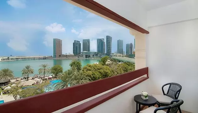 Atostogų keliaukite į Abu Dabį: apsistokite prabangiame 5★ viešbutyje Le Meridien Abu Dhabi su pusryčiais