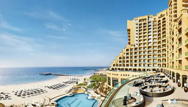 Šiltos ir egzotiškos atostogos Dubajuje: ilsėkitės 5★ viešbutyje Fairmont Ajman su pusryčiais