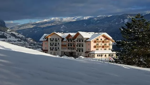 Atostogos kalnuose: keliaukite slidinėti į Italiją ir ilsėtis 4★ viešbutyje Lagorai