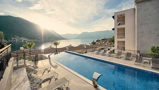 Nepamirštamos atostogos Juodkalnijoje: ilsėkitės stilingame 5★ viešbutyje Huma Kotor Bay Hotel & Villas